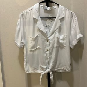 Hollister Button down blouse NWT - white with tie in front Size Small